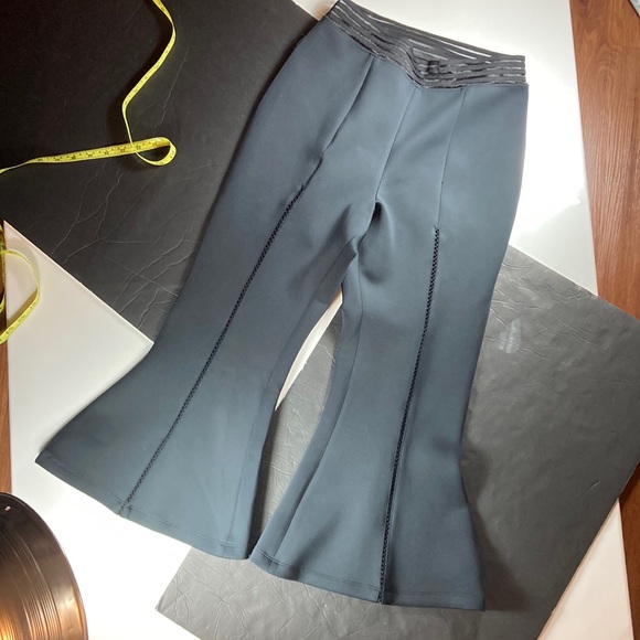 🔥Sale Original Cushnie et Ochs Cropped Flare Neoprene Pants, Mesh Detail - Picture 2 of 8
